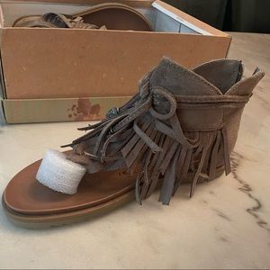 Very G Sandals Color Taupe 7.5
